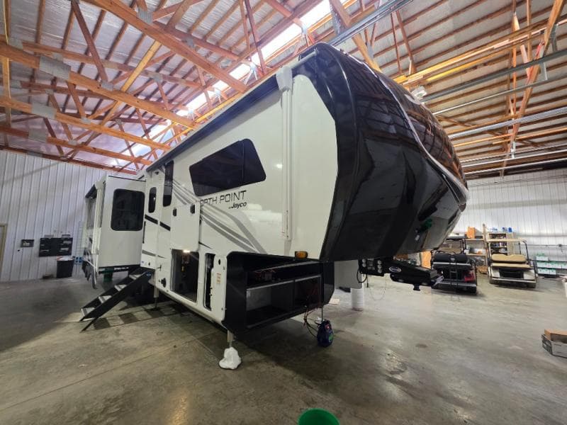 2026 Jayco 2026 Jayco North Point - thumbnail 3