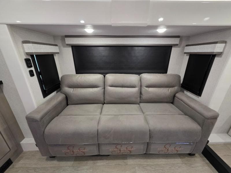 2026 Jayco 2026 Jayco Pinnacle - thumbnail 37