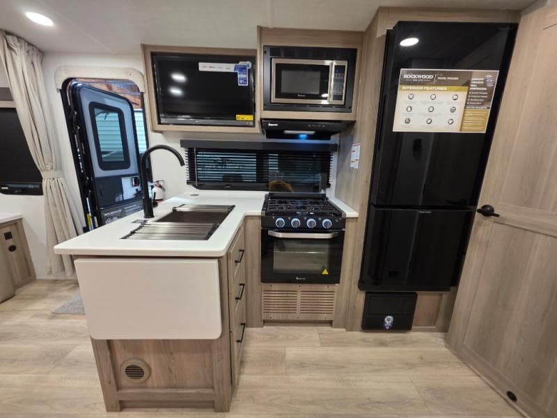 2026 Forest River 2026 Forest River Rockwood Mini Lite - thumbnail 18