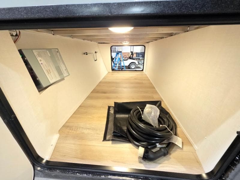 2026 Forest River 2026 Forest River Rockwood Ultra Lite - thumbnail 3