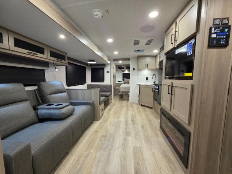 2026 Forest River 2026 Forest River Rockwood Ultra Lite - thumbnail 6