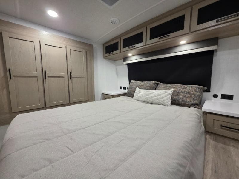 2026 Forest River 2026 Forest River Rockwood Ultra Lite - thumbnail 37