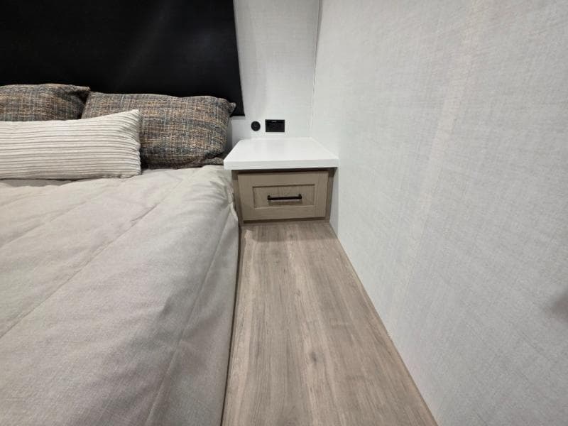 2026 Forest River 2026 Forest River Rockwood Ultra Lite - thumbnail 38