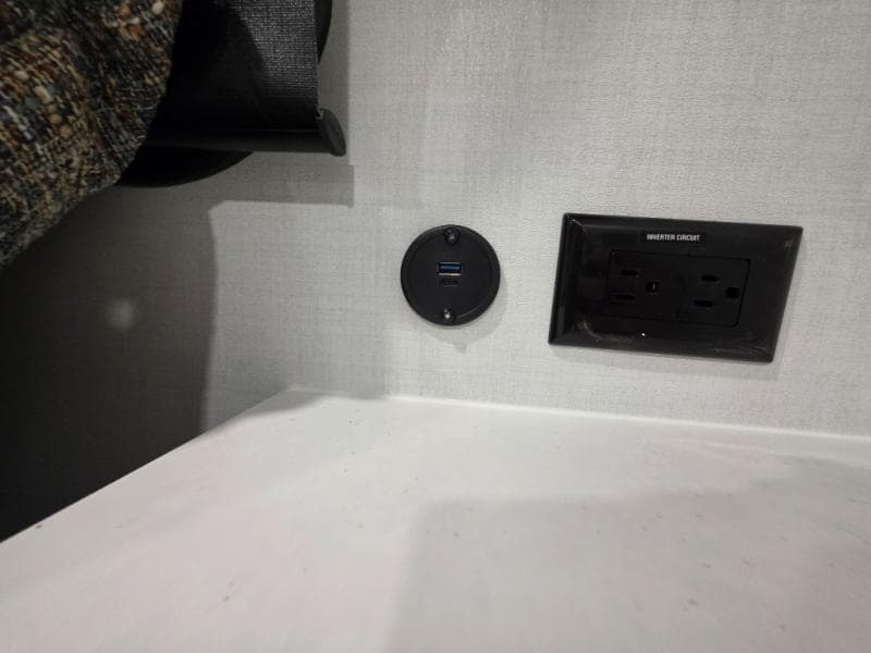 2026 Forest River 2026 Forest River Rockwood Ultra Lite - thumbnail 39