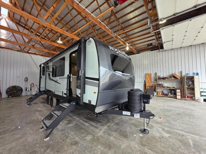 2026 Forest River 2026 Forest River Rockwood Ultra Lite - thumbnail 3