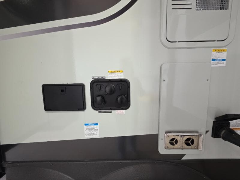 2026 Forest River 2026 Forest River Rockwood Ultra Lite - thumbnail 11