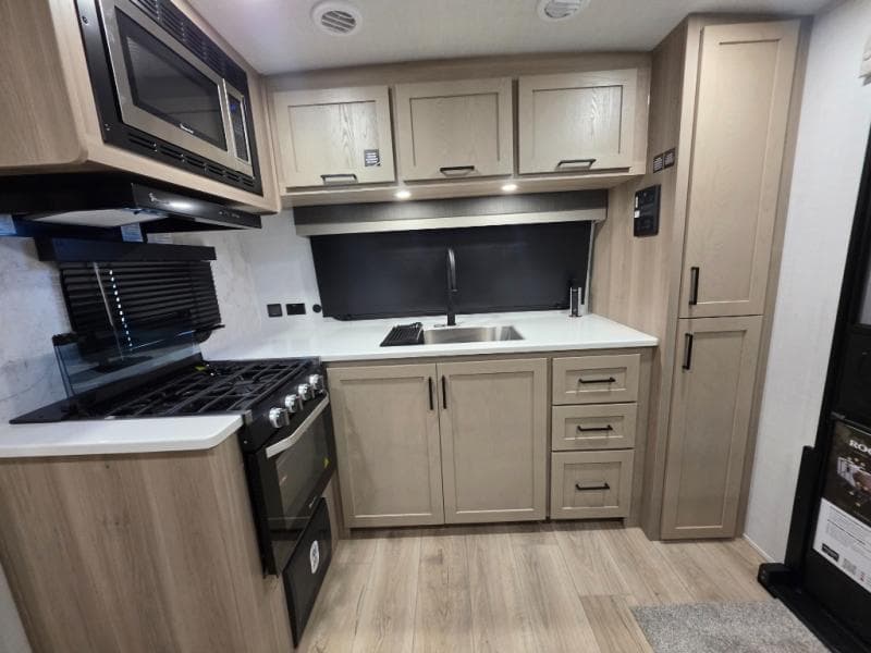 2026 Forest River 2026 Forest River Rockwood Ultra Lite - thumbnail 15