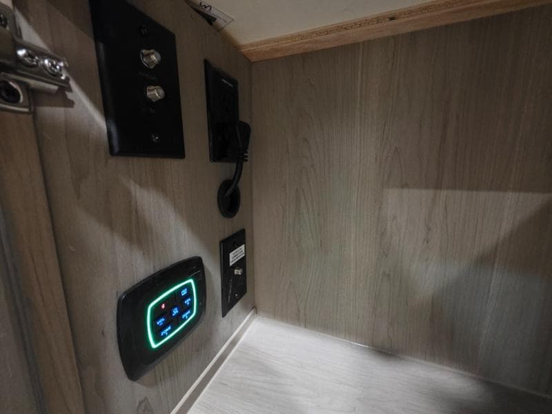 2026 Forest River 2026 Forest River Rockwood Ultra Lite - thumbnail 27