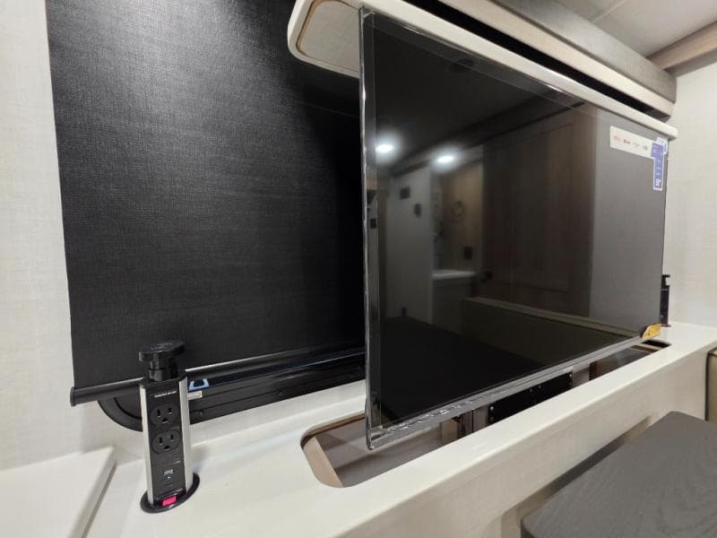 2026 Forest River 2026 Forest River Rockwood Ultra Lite - thumbnail 35