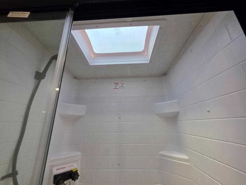 2026 Forest River 2026 Forest River Rockwood Ultra Lite - thumbnail 38