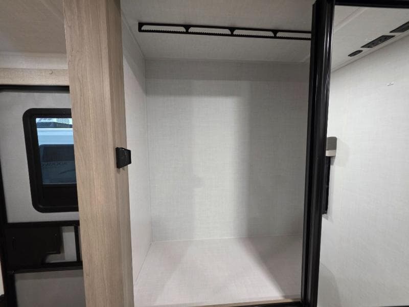 2026 Forest River 2026 Forest River Rockwood Ultra Lite - thumbnail 48