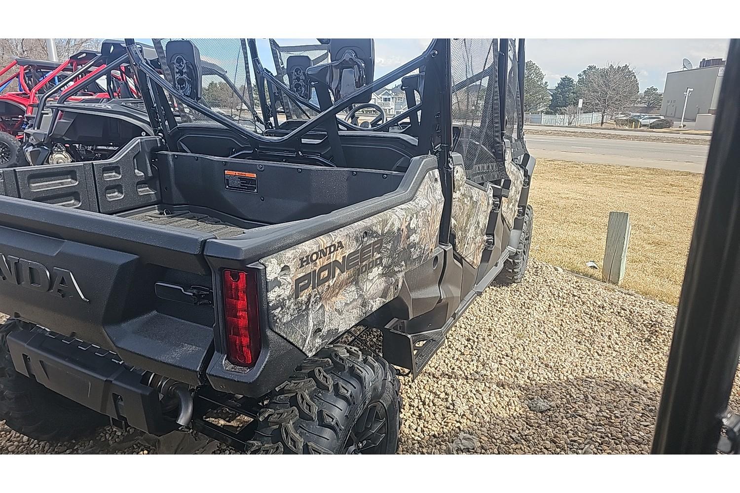 2025 Honda 2025 Honda Pioneer 1000-6 Deluxe CrewSXS10M6DS - thumbnail 17