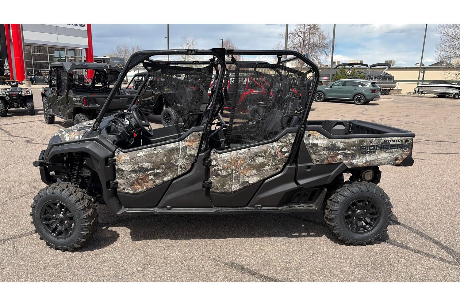2025 Honda 2025 Honda Pioneer 1000-6 Deluxe Crew - thumbnail 3
