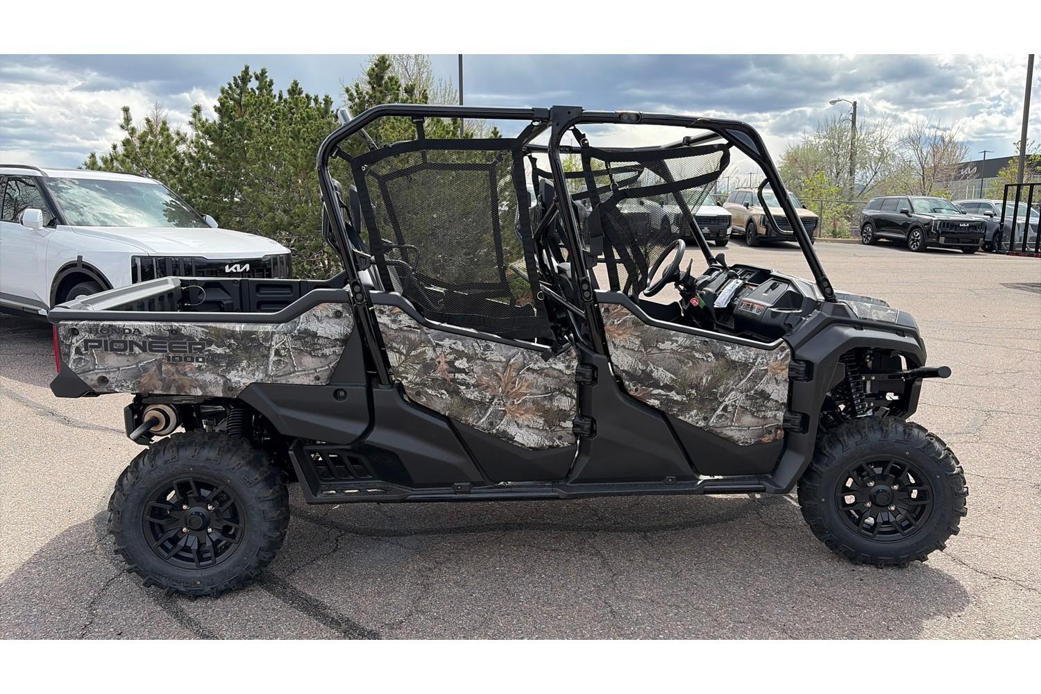 2025 Honda 2025 Honda Pioneer 1000-6 Deluxe Crew - thumbnail 7