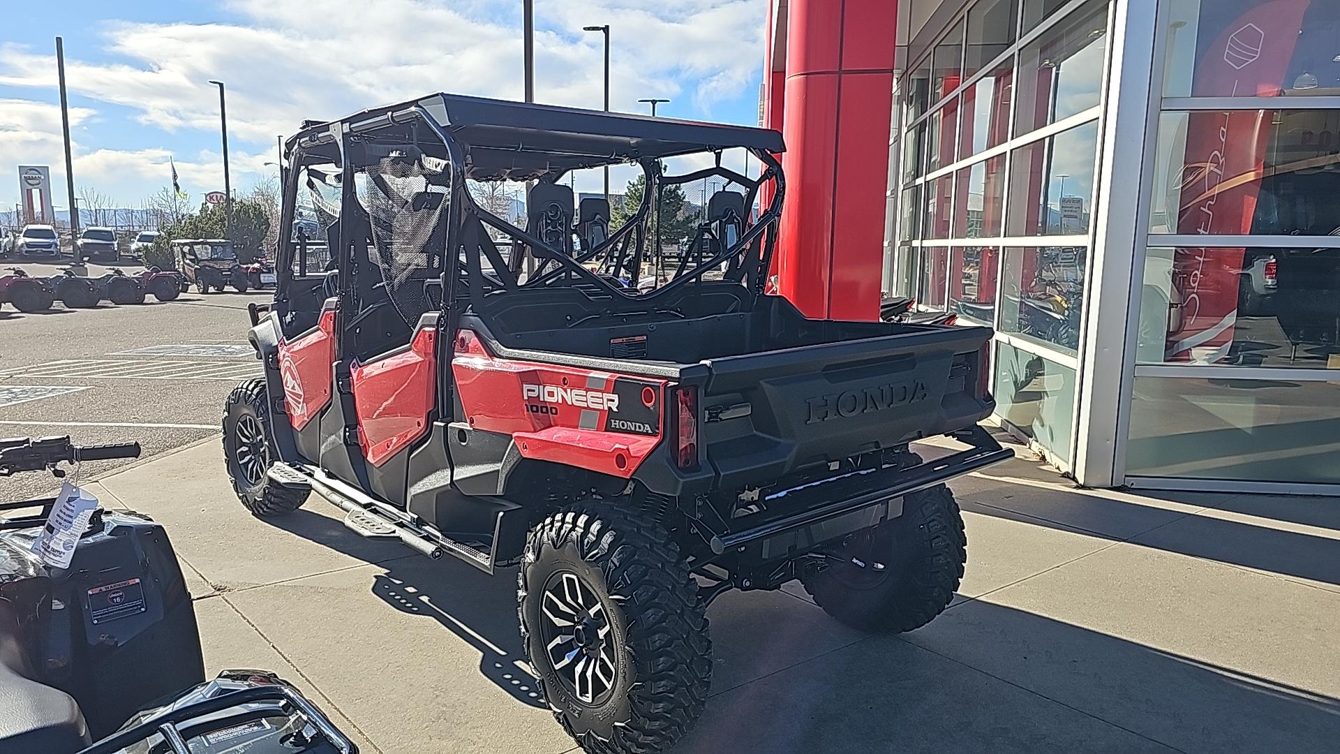 2025 Honda 2025 Honda Pioneer 1000-6 Deluxe CrewSXS10M6DS - thumbnail 3