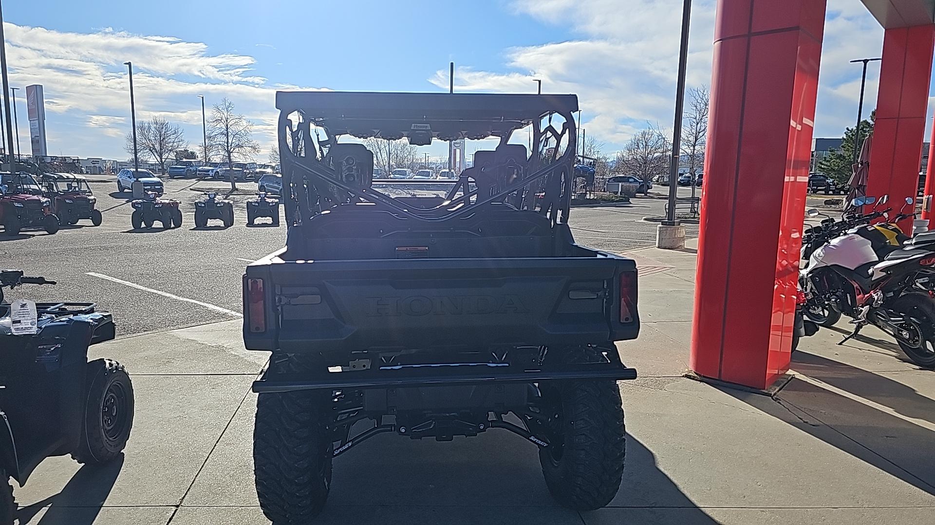 2025 Honda 2025 Honda Pioneer 1000-6 Deluxe CrewSXS10M6DS - thumbnail 4