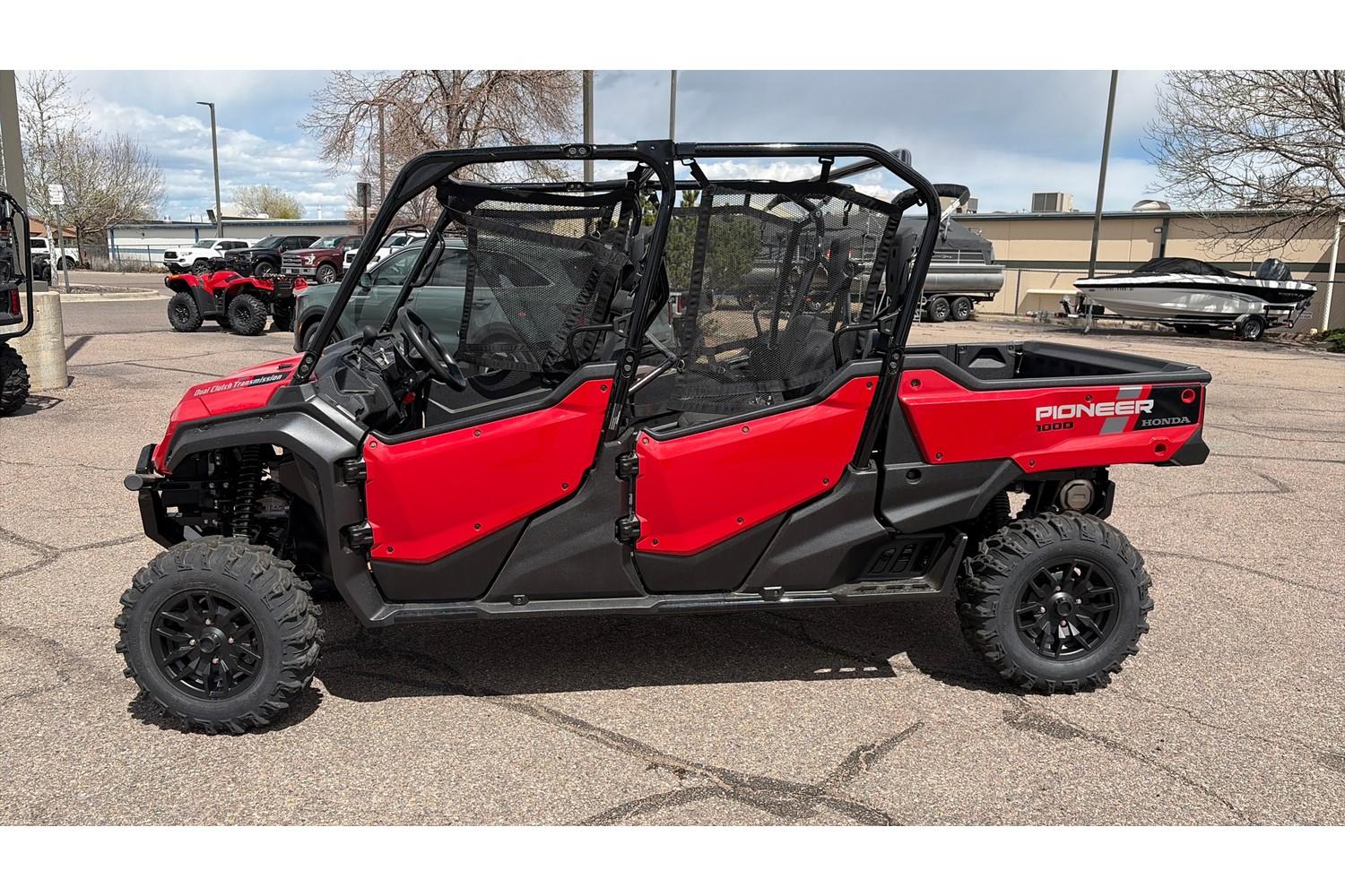 2025 Honda 2025 Honda Pioneer 1000-6 Deluxe Crew - thumbnail 3