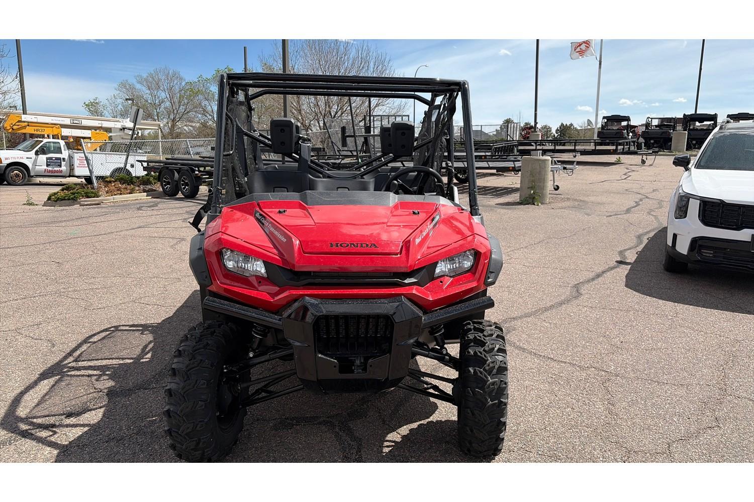 2025 Honda 2025 Honda Pioneer 1000-6 Deluxe Crew - thumbnail 9