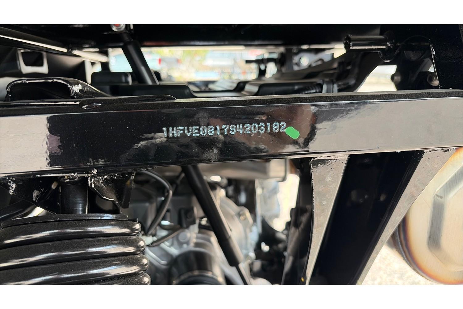 2025 Honda 2025 Honda Pioneer 1000-6 Deluxe Crew - thumbnail 10