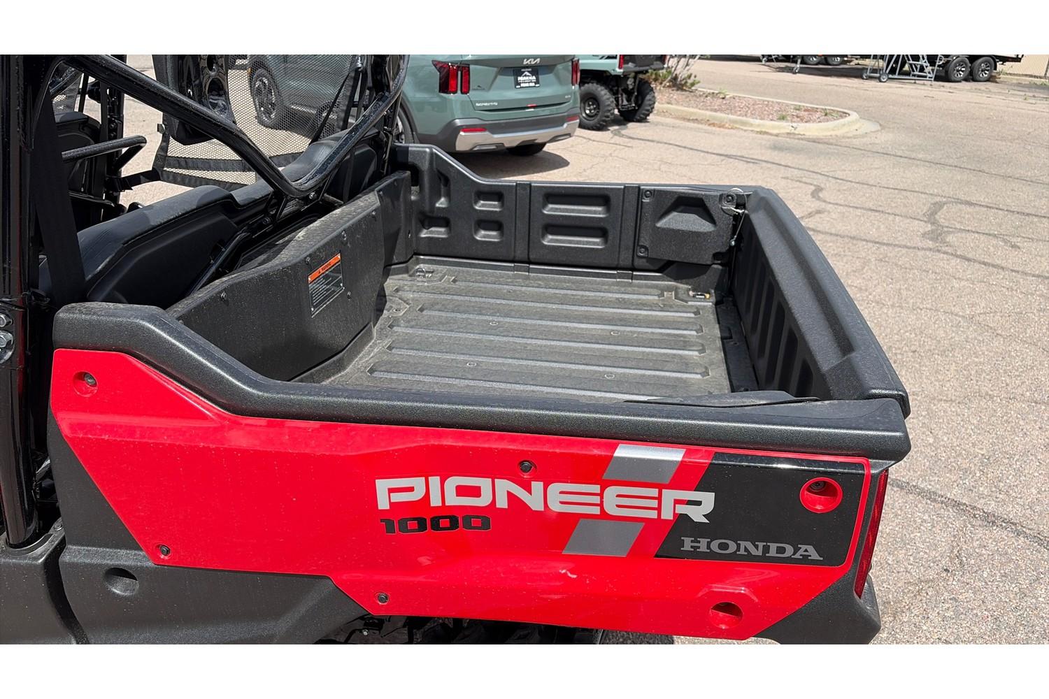 2025 Honda 2025 Honda Pioneer 1000-6 Deluxe Crew - thumbnail 11