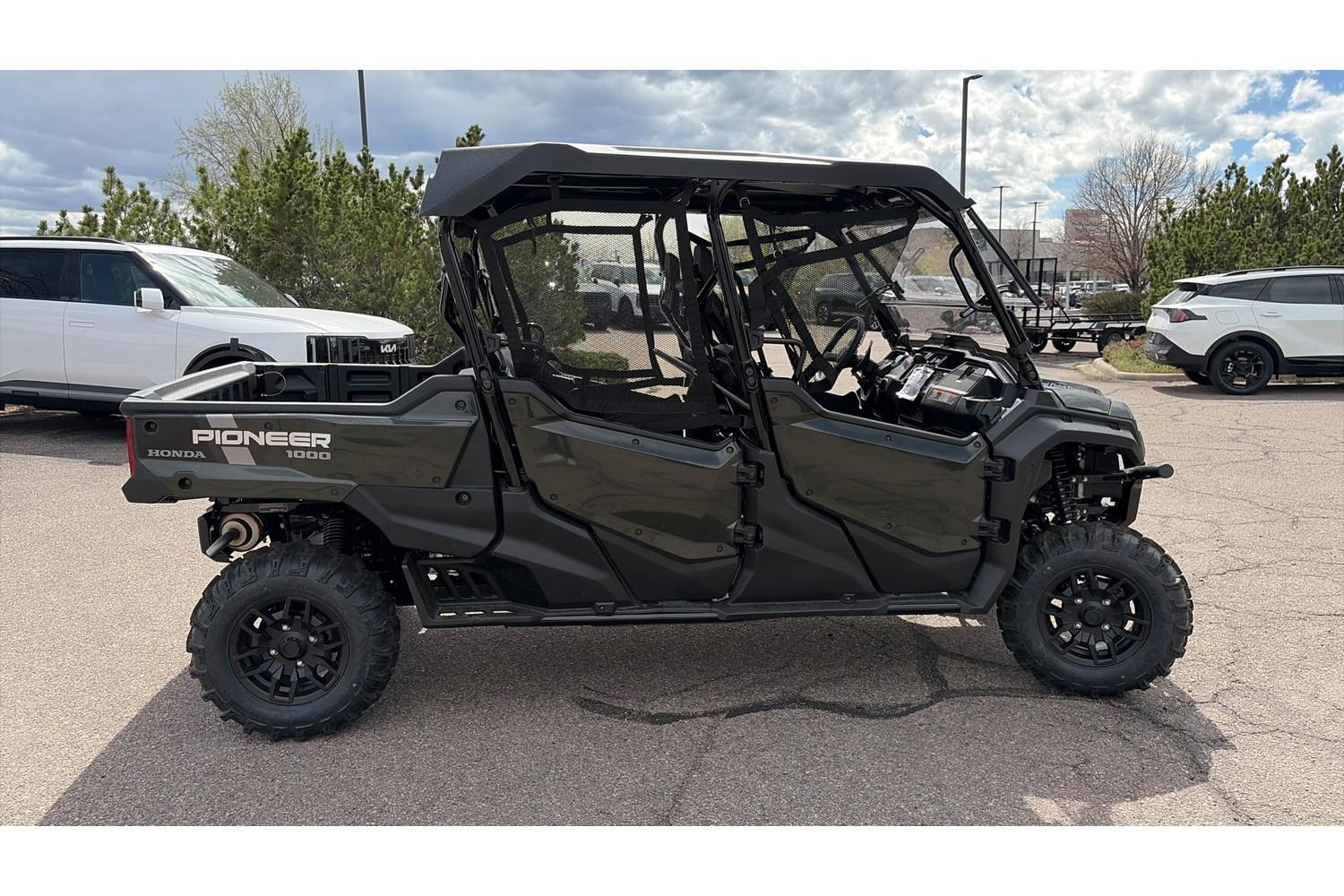 2025 Honda 2025 Honda Pioneer 1000-6 Deluxe Crew - thumbnail 7