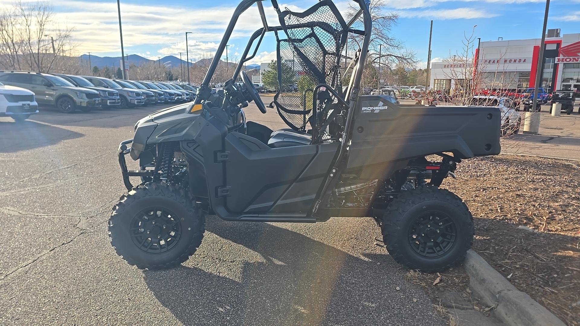 2026 Honda 2026 Honda Pioneer 700 Deluxe SXS700M2DT - thumbnail 2
