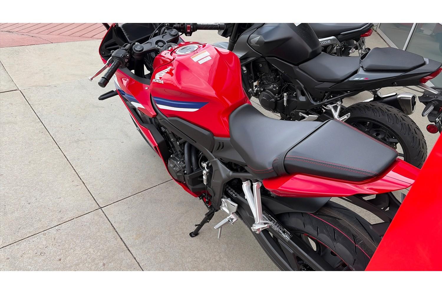 2026 Honda 2026 Honda CBR650R E-Clutch - thumbnail 3