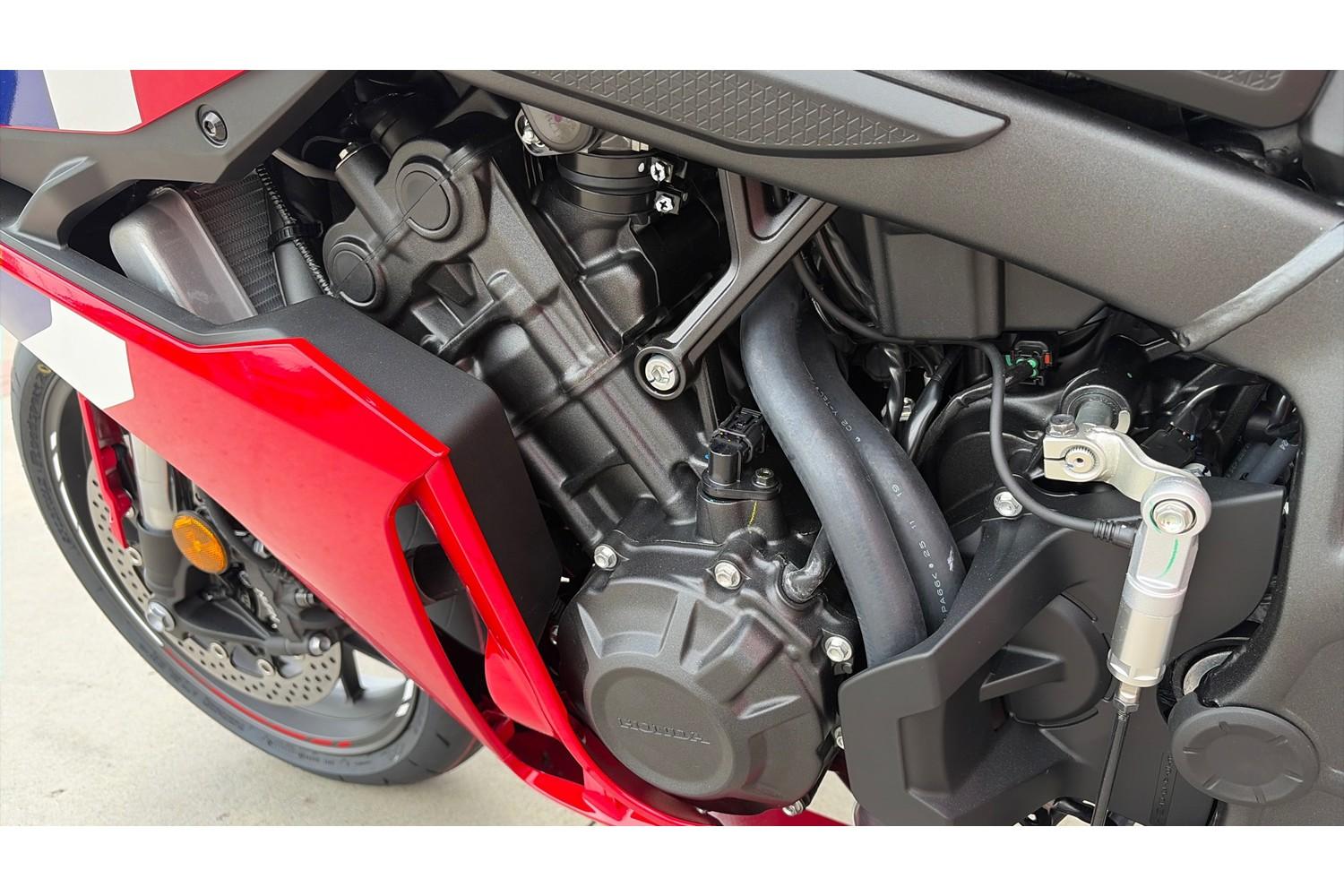 2026 Honda 2026 Honda CBR650R E-Clutch - thumbnail 11