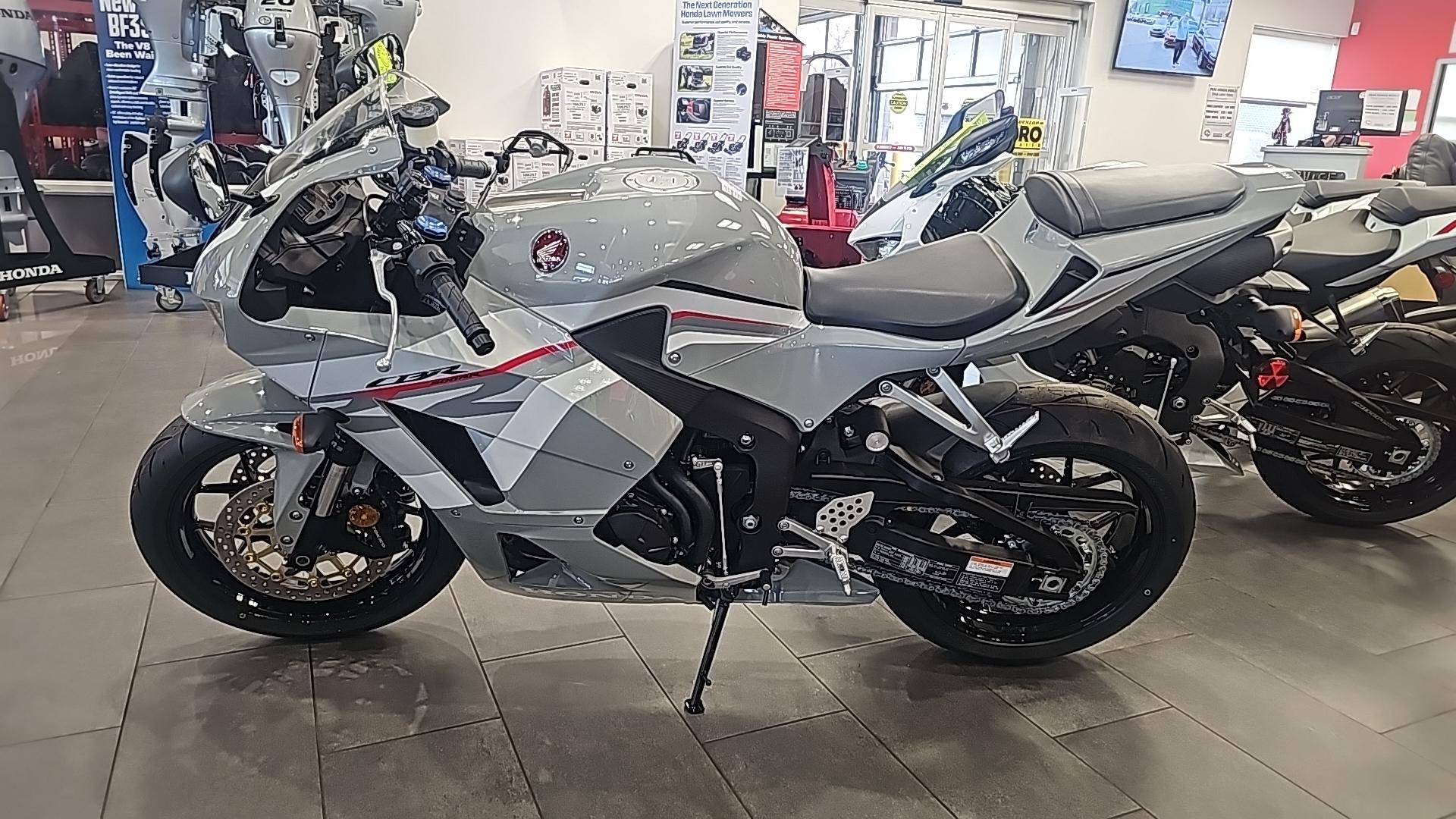 2026 Honda 2026 Honda CBR600RR - thumbnail 2