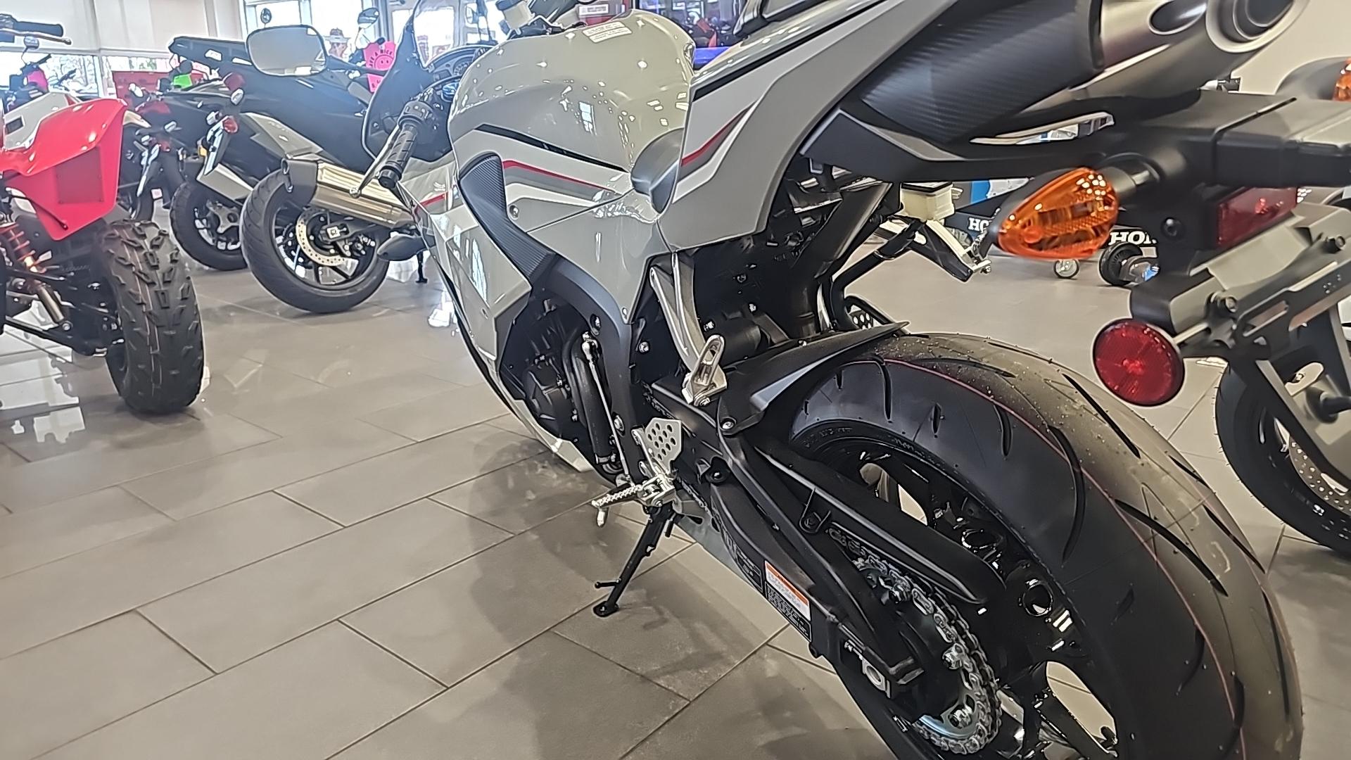 2026 Honda 2026 Honda CBR600RR - thumbnail 3