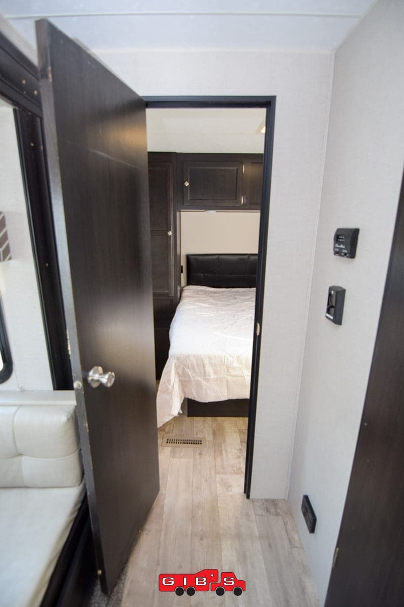 2019 Venture RV 2019 Venture RV SportTrek - thumbnail 16