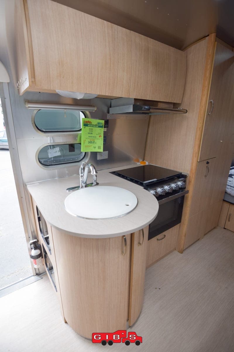 2018 Airstream 2018 Airstream Flying Cloud - thumbnail 13