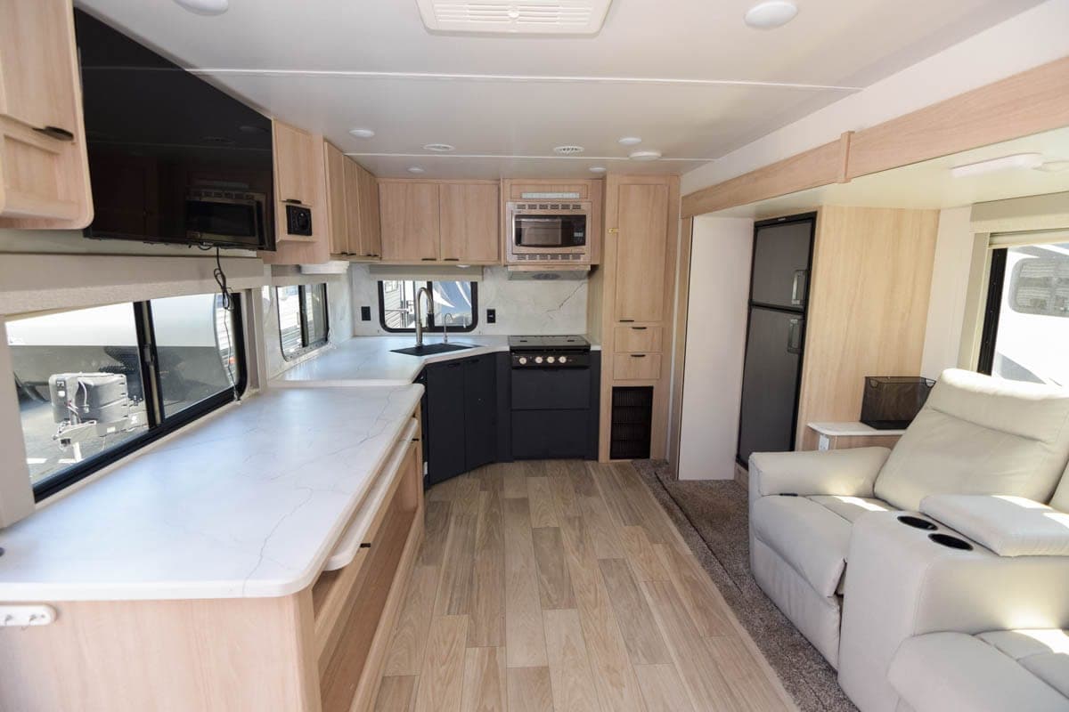2023 Winnebago 2023 Winnebago Minnie - thumbnail 8