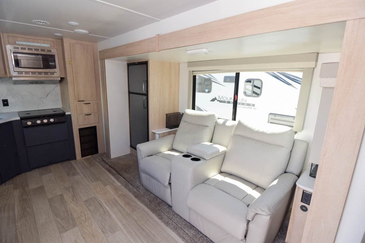 2023 Winnebago 2023 Winnebago Minnie - thumbnail 9