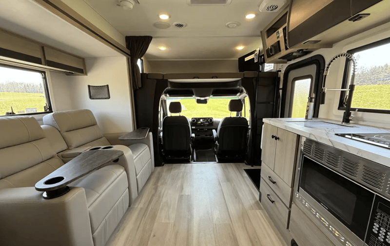 2027 Forest River 2027 Forest River Sunseeker MBS - thumbnail 4