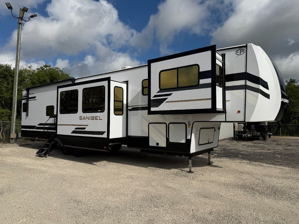 2027 Forest River Sanibel 40FRNTLIV