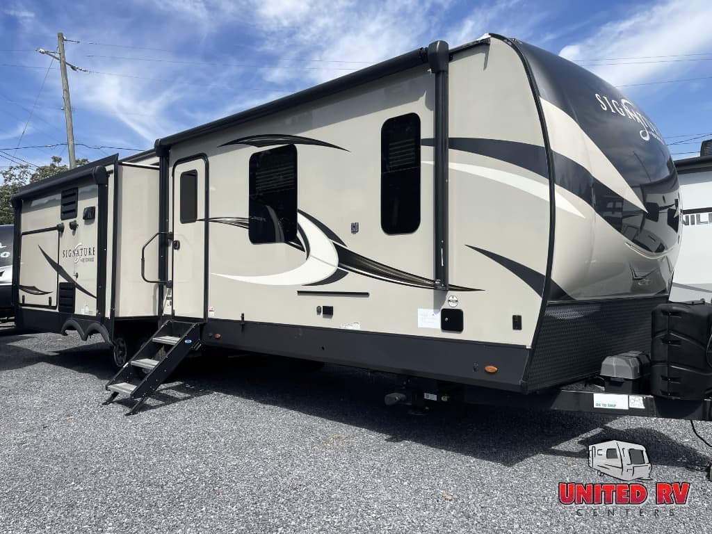 2021 Forest River Rockwood Signature Ultra Lite 8328SB
