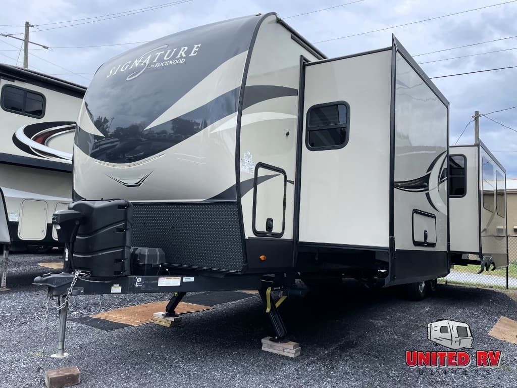 2021 Forest River 2021 Forest River Rockwood Signature Ultra Lite - thumbnail 3