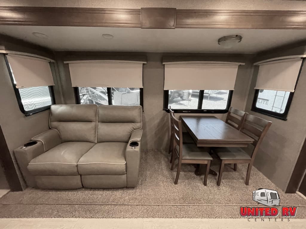 2021 Forest River 2021 Forest River Rockwood Signature Ultra Lite - thumbnail 20
