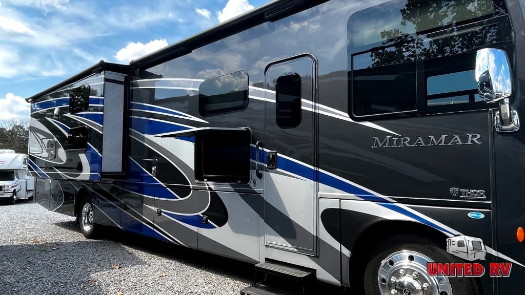 2022 Thor Motor Coach 2022 Thor Motor Coach Miramar - thumbnail 4