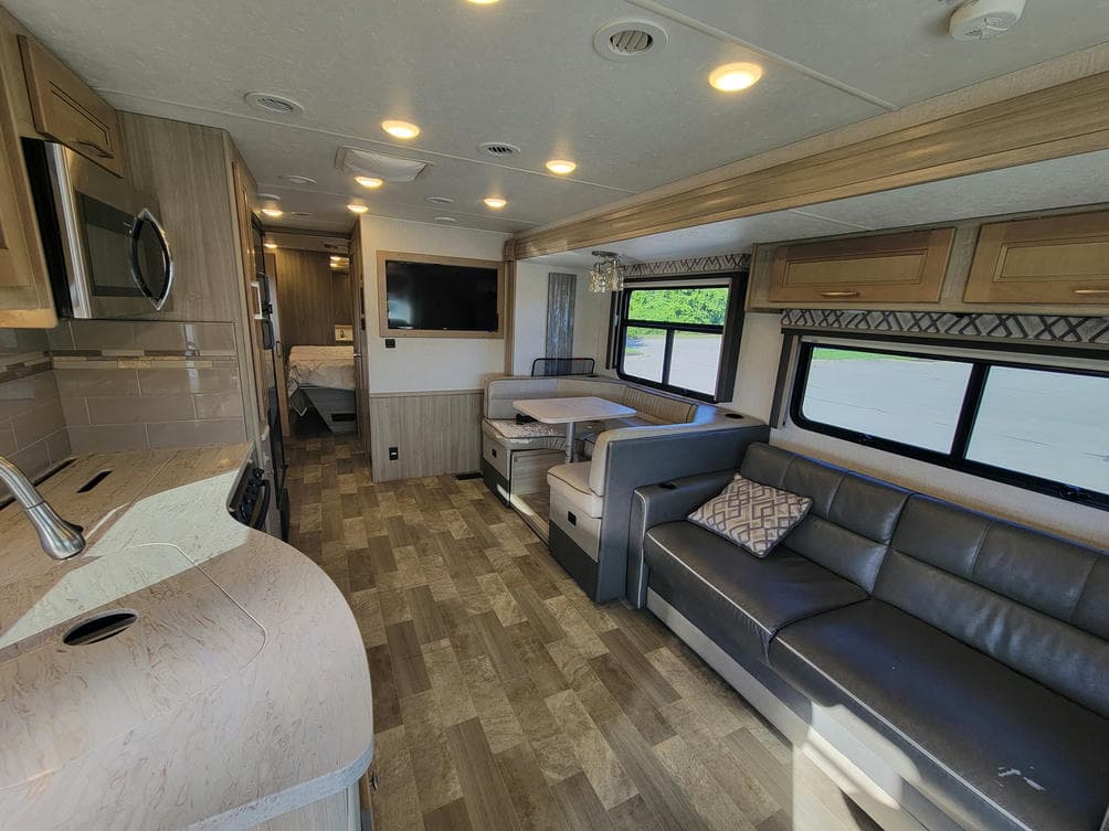 2020 Coachmen 2020 Coachmen Mirada - thumbnail 9