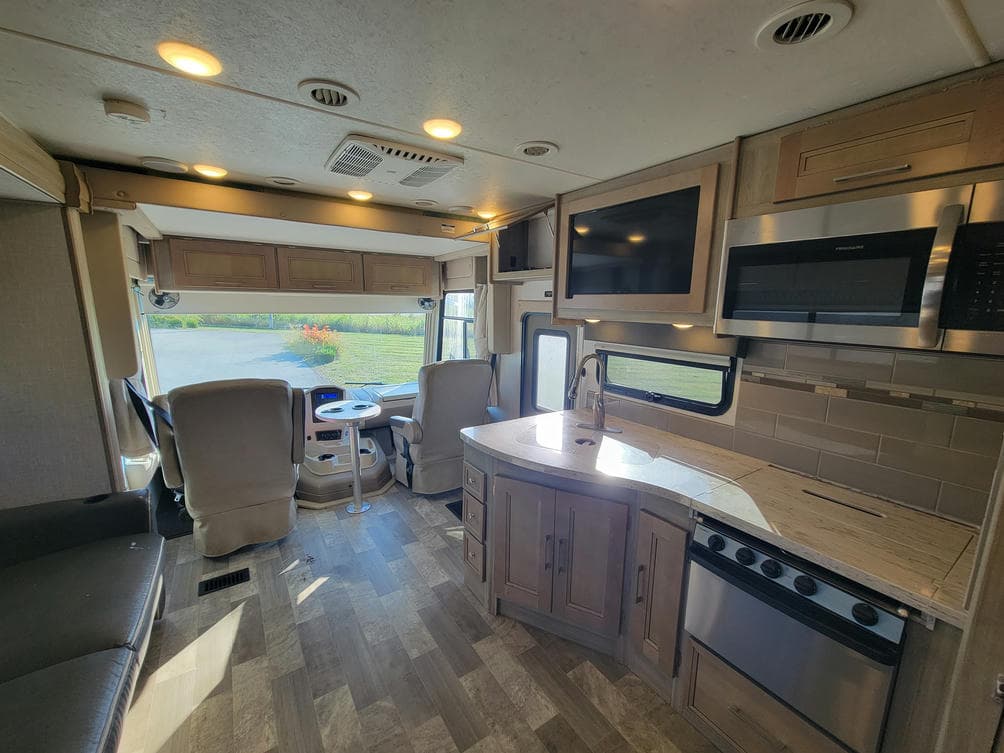 2020 Coachmen 2020 Coachmen Mirada - thumbnail 11