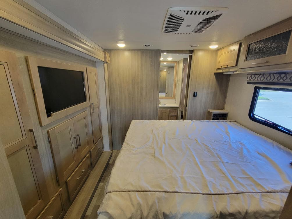 2020 Coachmen 2020 Coachmen Mirada - thumbnail 27