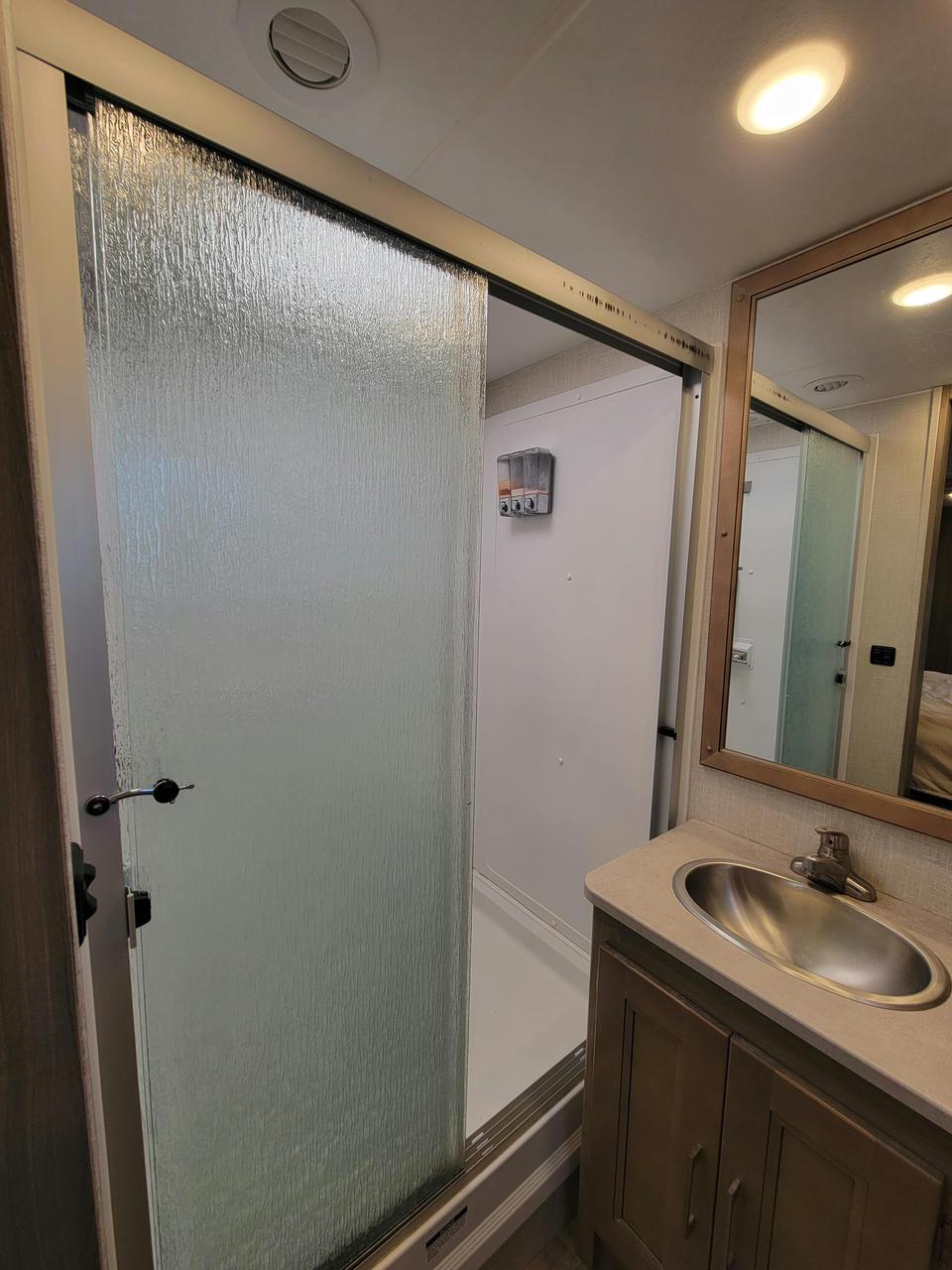 2020 Coachmen 2020 Coachmen Mirada - thumbnail 29