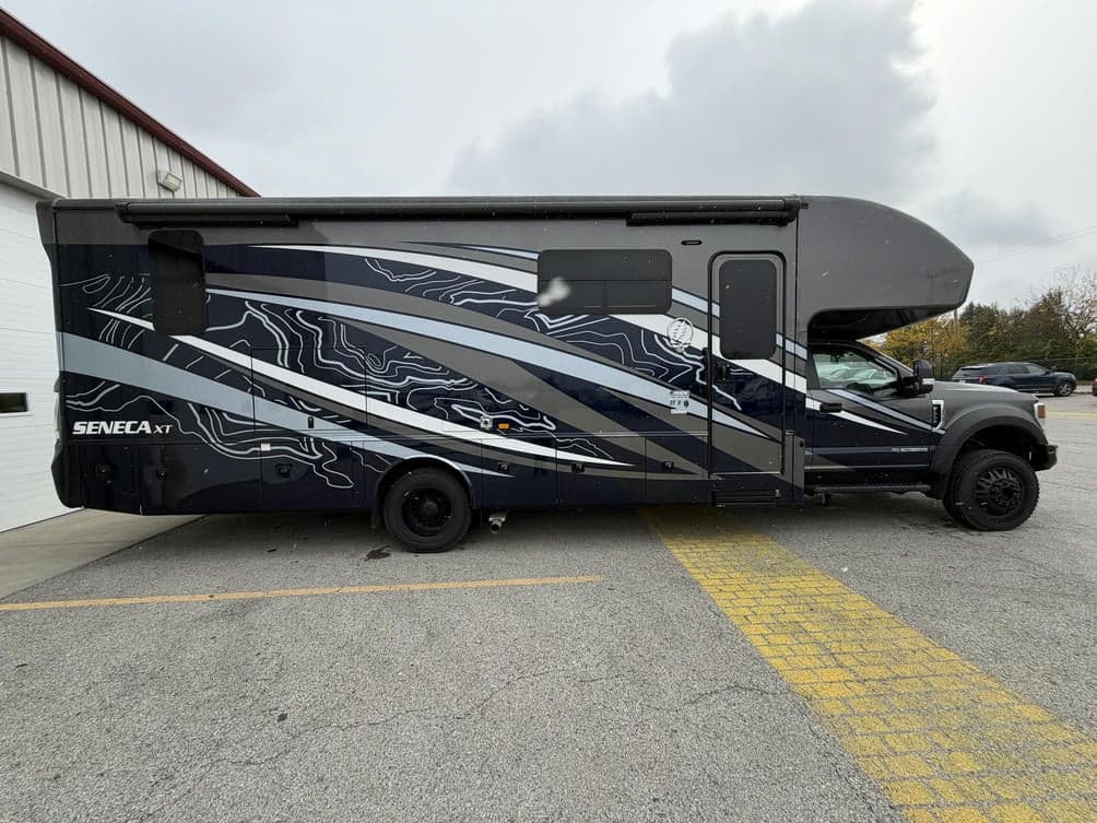 2023 Jayco 2023 Jayco Seneca XT - thumbnail 4