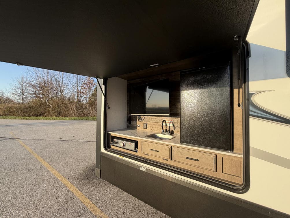 2024 Venture RV 2024 Venture RV SportTrek Touring Edition - thumbnail 4