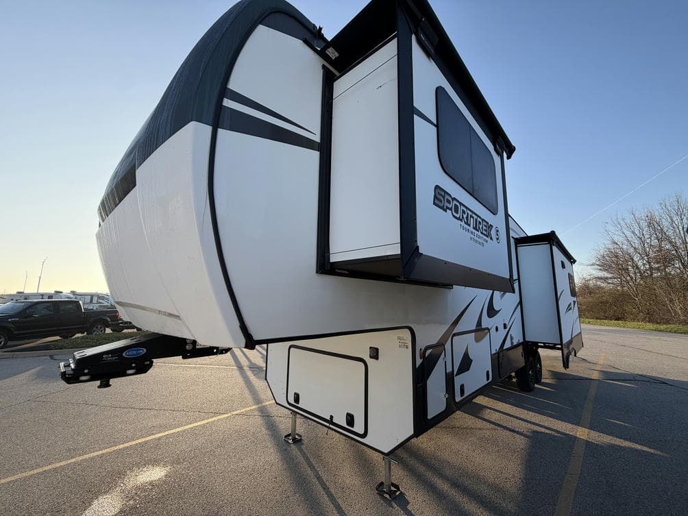 2024 Venture RV 2024 Venture RV SportTrek Touring Edition - thumbnail 7