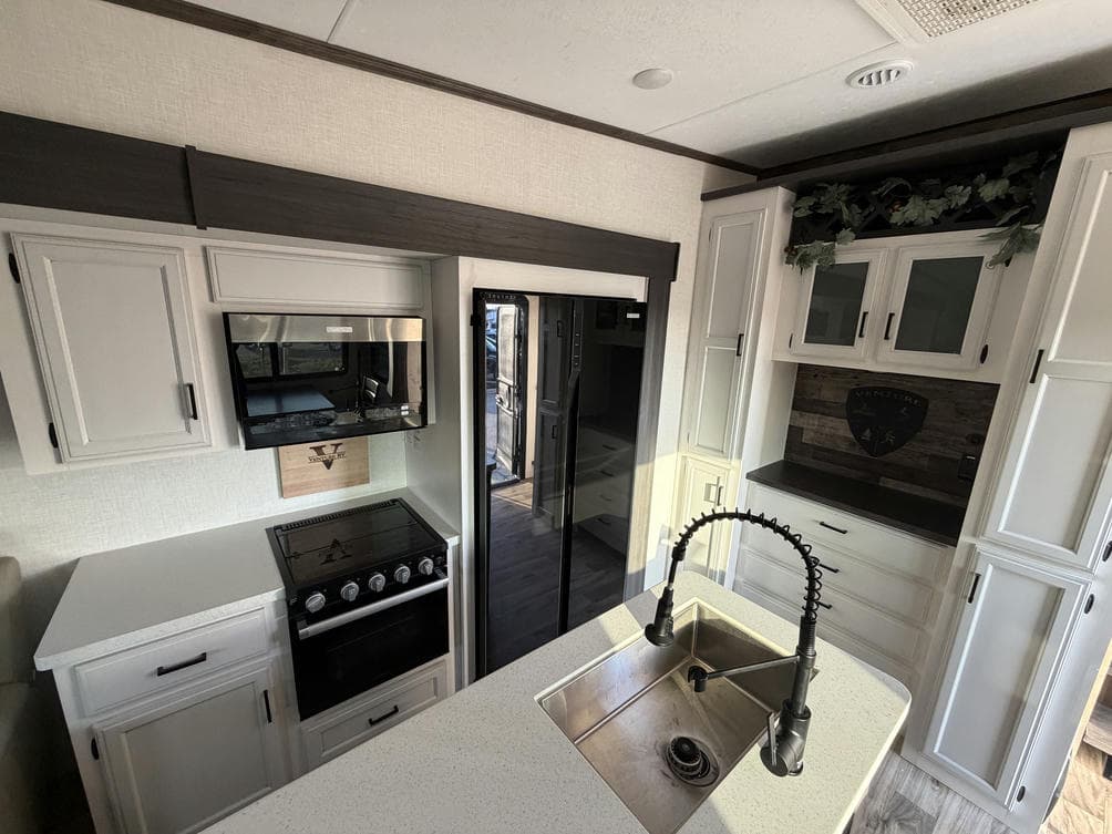 2024 Venture RV 2024 Venture RV SportTrek Touring Edition - thumbnail 12