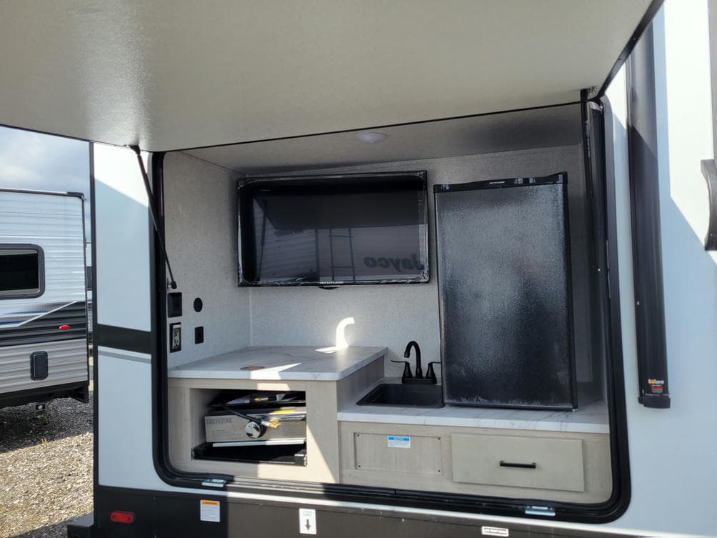 2024 East To West 2024 East To West ALTA - thumbnail 4