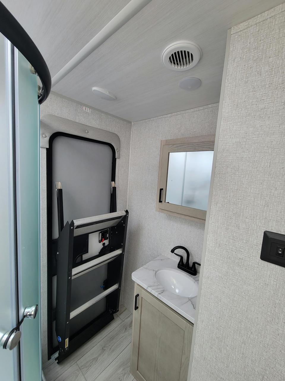 2024 East To West 2024 East To West ALTA - thumbnail 9